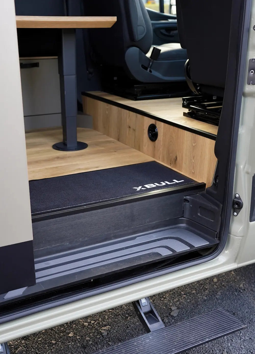Fußmatte XBULL Schriftzug – Interieur von XBULL, ohne Montage , MAN TGE,Sprinter 906,Sprinter 907,VW Crafter – XBULL Offroad Eisenach – Bild 4