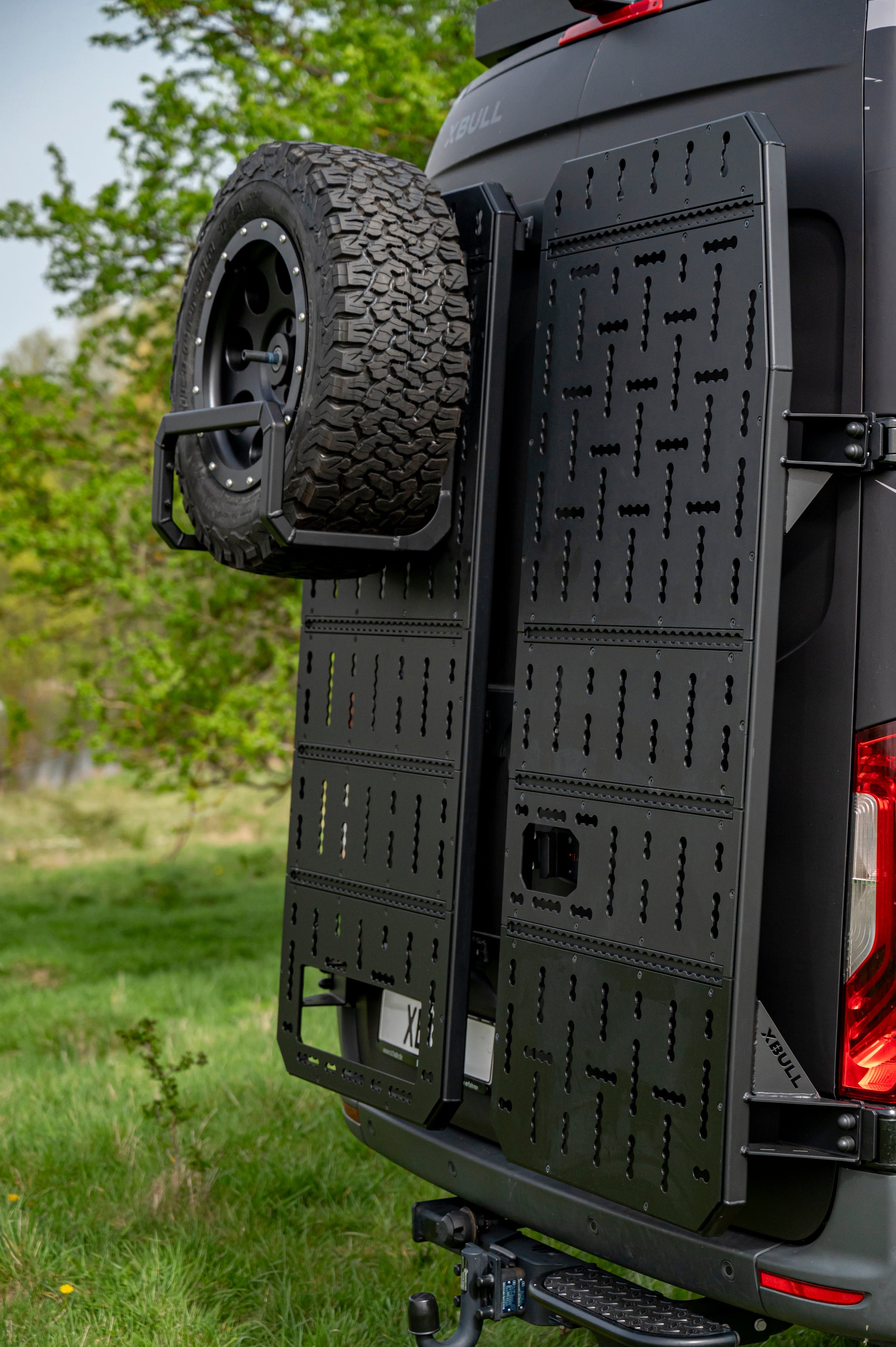 Heckträger Crafter/MAN rechts – Heckträgersystem Grundträger von XBULL, ohne Montage ohne Fensterausschnitt, MAN TGE,VW Crafter – XBULL Offroad Eisenach – Bild 2